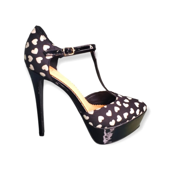 Madison by Shoedazzle Dottie  Sz 9, Heart Print - Picture 1 of 6